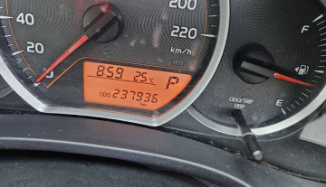 2013 Toyota yaris yr 5 door automatic12.jpg